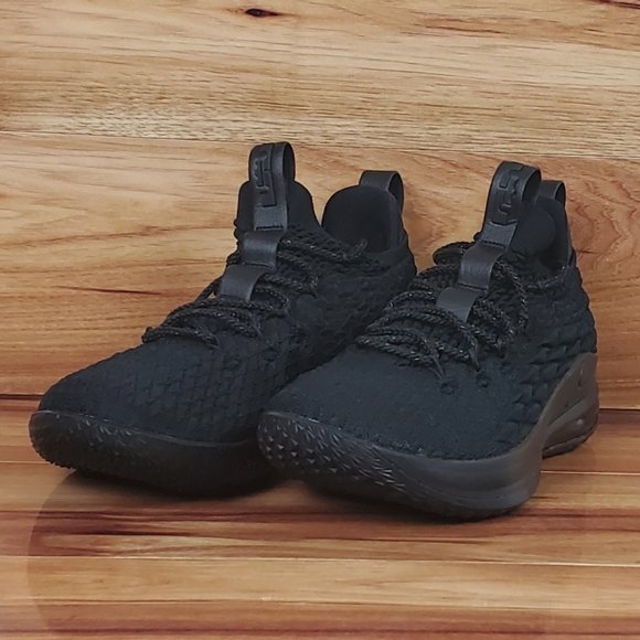 nike lebron 15 low triple black